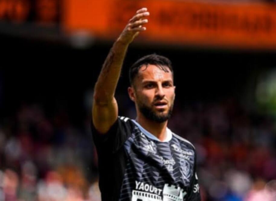 هاريس بلقبلة على أعتاب بوابة نادي إيطالي