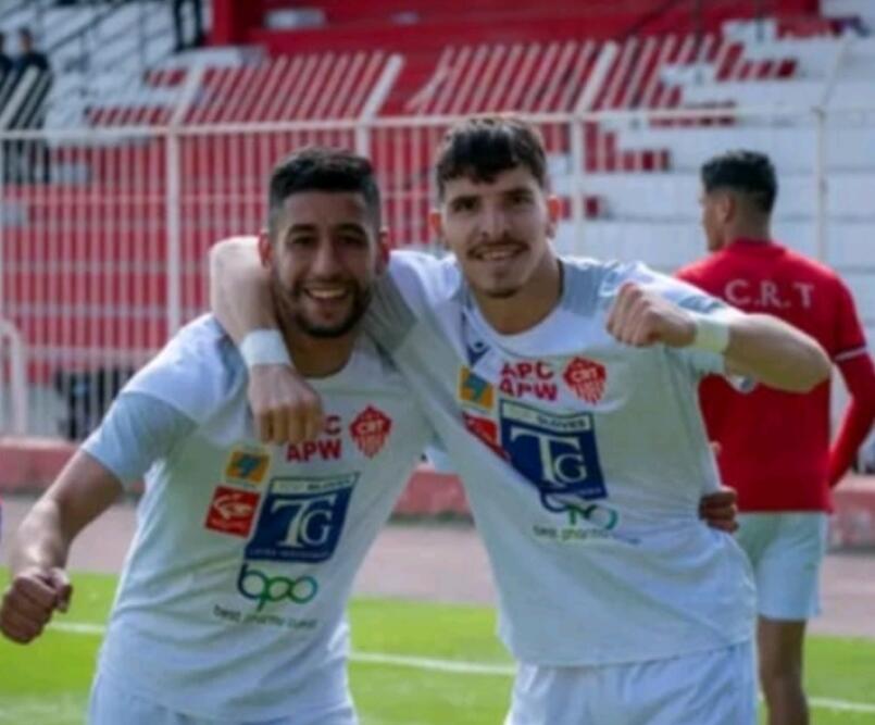 بلوفة مهاجم شباب عين تموشنت: " سوف نكون في الموعد و لن نخيب الذئاب "